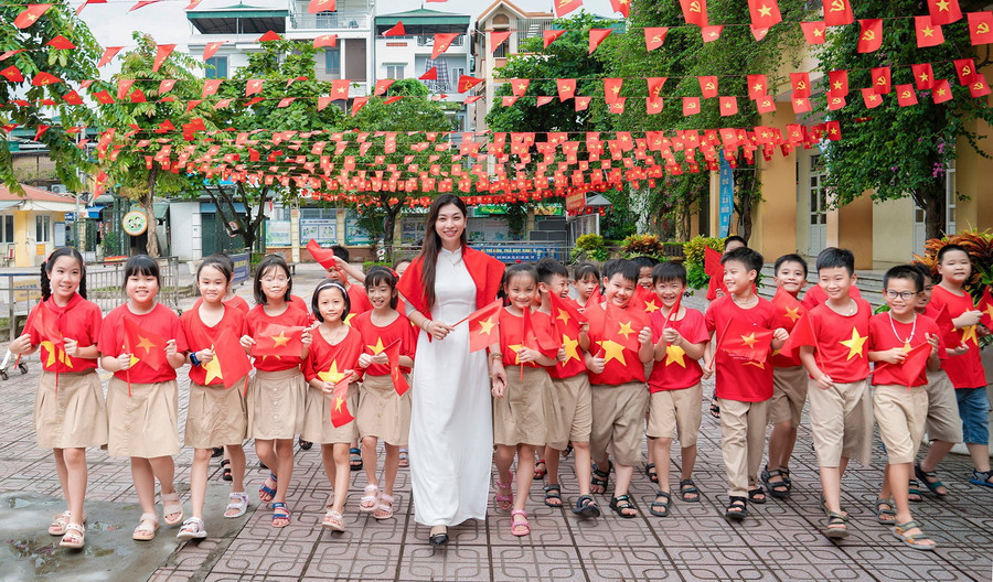 Cô trò Hà Nội sẵn sàng cho lễ khai giảng 'đặc biệt'.