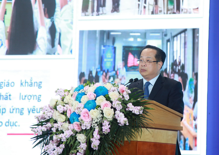 Giám đốc Sở GD&ĐT Hà Nội Trần Thế Cương báo cáo kết quả của ngành GD&ĐT Hà Nội năm học 2024 - 2025 và phương hướng, nhiệm vụ năm học 2025 - 2026. img-0059.jpg