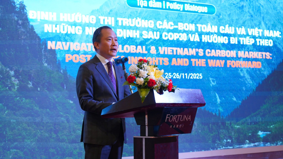 Đại biểu tham luận tại hội thảo. z7260082836230-15e24e5ca5632e69fa5b7ccab8593d45.jpg