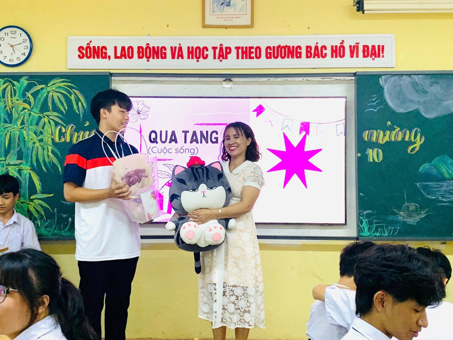 Cô Hường luôn mong muốn là người truyền động lực, nguồn cảm hứng tới đồng nghiệp, MM886 slot game, bắn cá, lô đề, đá gà. 483526476-1673779410177767-5284197205940037995-n.jpg