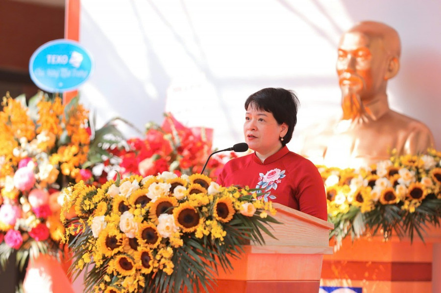 Nhà giáo Trần Thùy Dương - Hiệu trưởng Trường THPT chuyên Hà Nội - Amsterdam. truong-am-khai-giag120240905104725.jpg