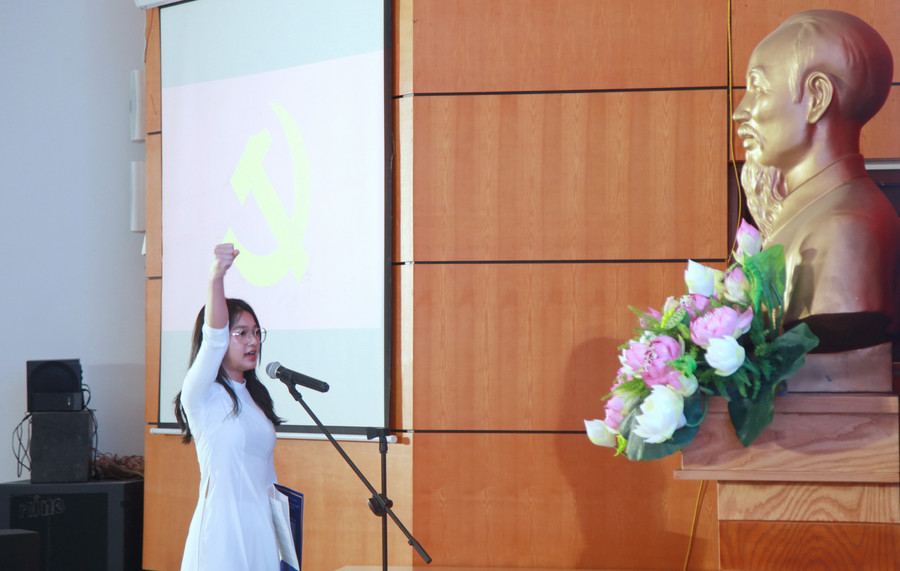 Tân đảng viên Hoàng Mai Tuệ Minh. img-0237.jpg
