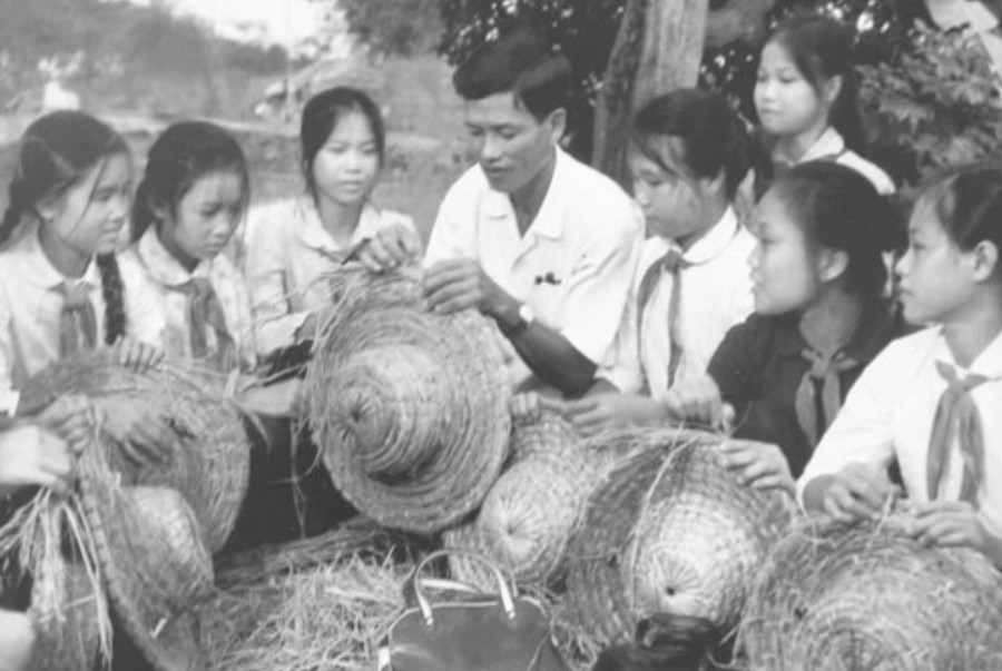 Hình ảnh thầy trò trong chiến tranh. img-019.jpg
