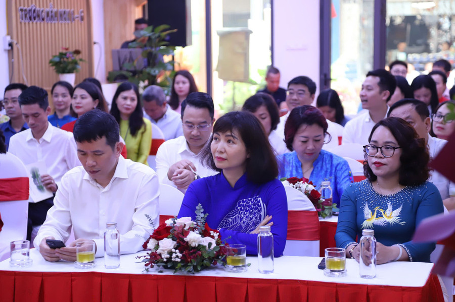 Các đại biểu dự chương trình. db.jpg
