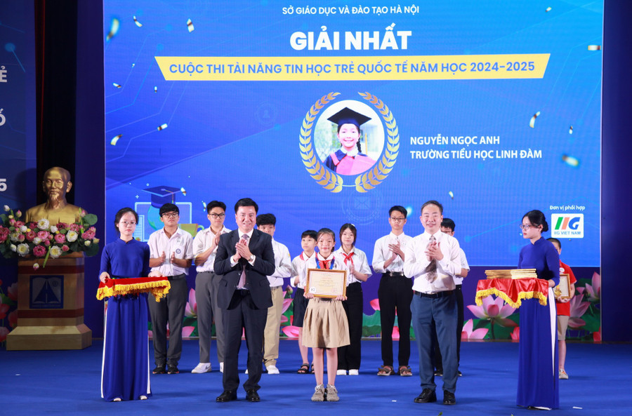 Ban tổ chức trao giải Nhất cho các Đăng nhập vào MM886 Việt Nam. img-0334.jpg