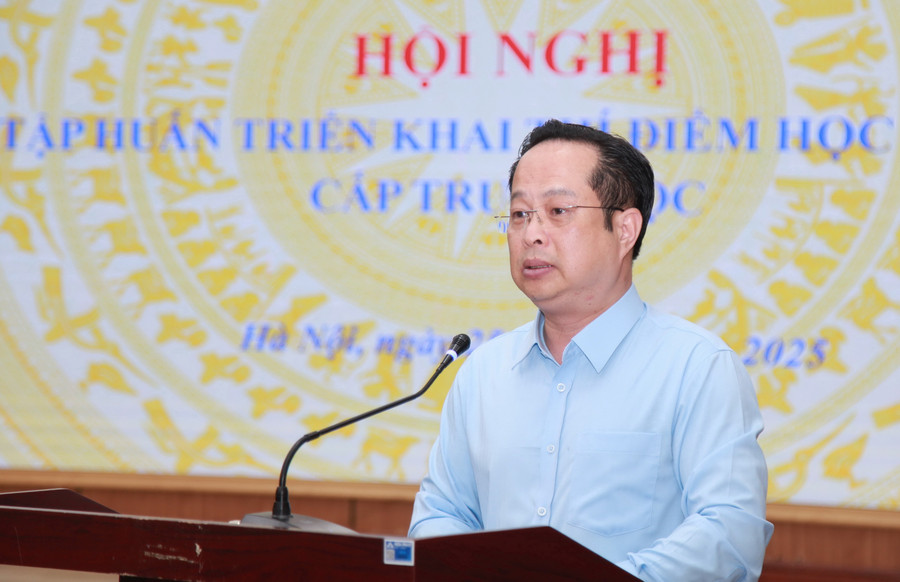 Giám đốc Sở GD&ĐT Hà Nội Trần Thế Cương phát biểu khai mạc. img-0026.jpg
