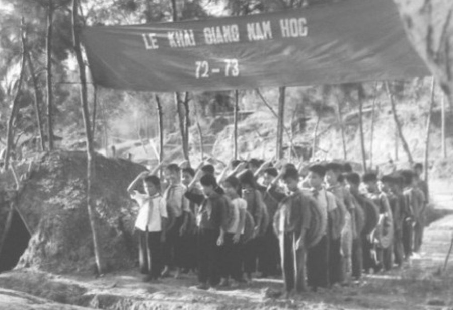 Lễ khai giảng năm học 1972-1973 tại vùng đất Quảng Trị. Ảnh tư liệu. img-017.jpg