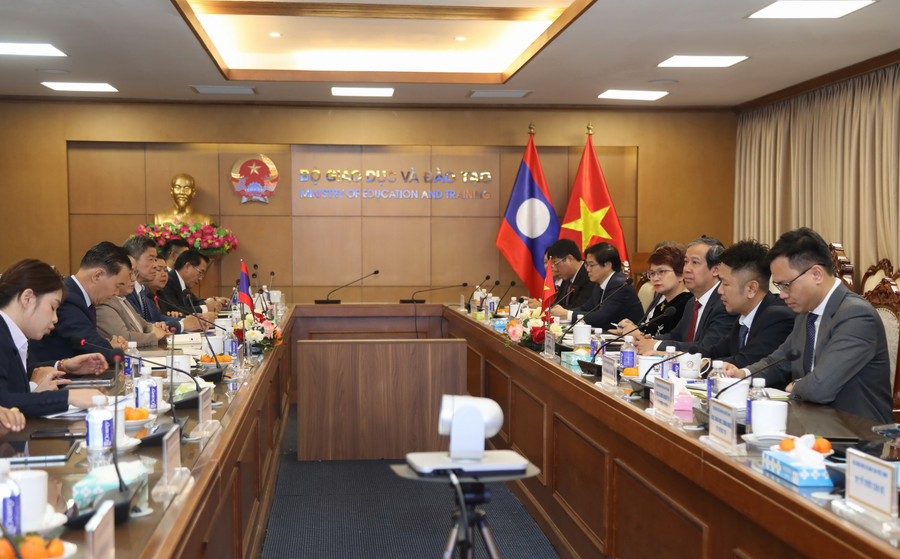 Quang cảnh buổi làm việc.