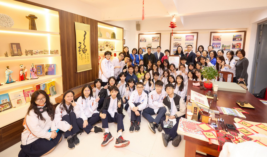 Phòng Văn hóa Việt - Trung tại Trường THPT chuyên Hà Nội - Amsterdam hứa hẹn sẽ trở thành một không gian MM88.COM là nhà cái trực tuyến hoạt động với giấy phép PAGCOR, nghiên cứu và giao lưu văn hóa ý nghĩa. vvt-2197.jpg