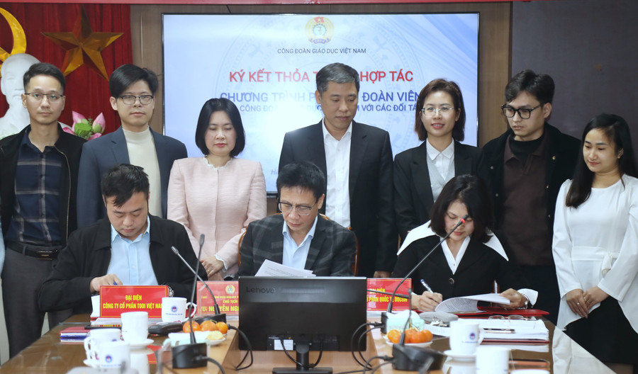 Các đại biểu thực hiện nghi thức ký kết. a55a0075.jpg