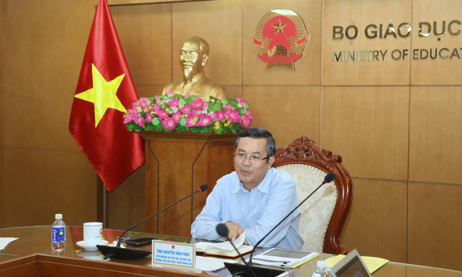 Thứ trưởng Nguyễn Văn Phúc trao đổi với các đại biểu. a55a0011.jpg
