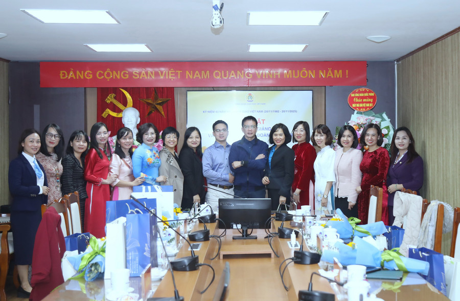 Các đại biểu chụp ảnh lưu niệm. a55a0291.jpg