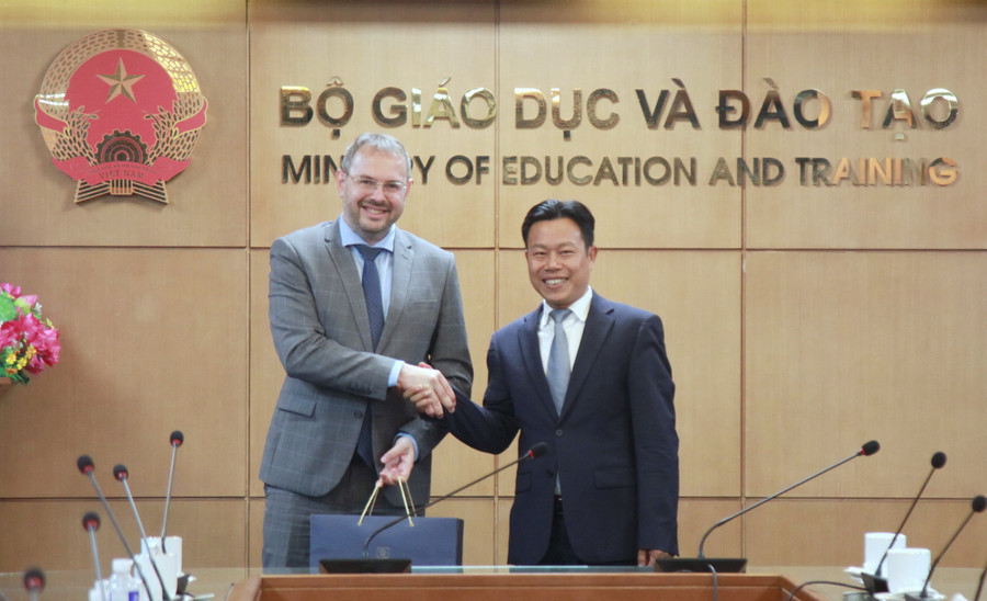 Thứ trưởng Bộ GD&ĐT Lê Quân tiếp và làm việc với ông Konstantin Mogilevsky - Thứ trưởng Bộ Khoa học và Giáo dục MM888 bảo mật tuyệt đối Liên bang Nga.