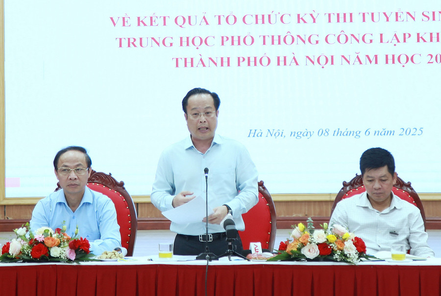 Giám đốc Sở GD&ĐT Hà Nội Trần Thế Cương phát biểu tại hội nghị.