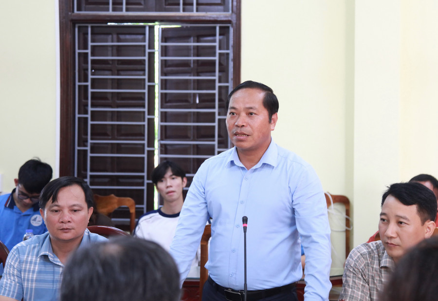 Ông Phạm Văn Nghị - Chủ tịch UBND xã Hoàng Vân phát biểu cảm ơn. img-0375.jpg