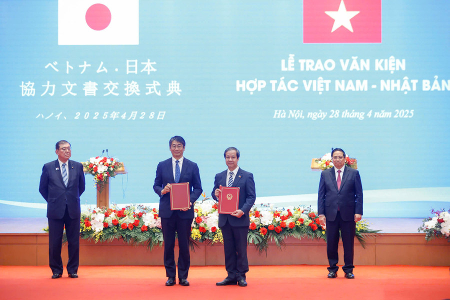 viet-nhat.jpg