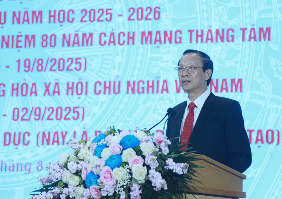 Thứ trưởng Thường trực Bộ GD&ĐT Phạm Ngọc Thưởng phát biểu tại hội nghị. img-0178.jpg