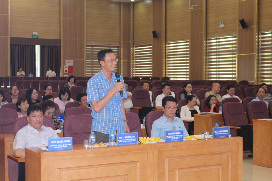 PGS.TS Ngô Như Khoa - Chủ tịch Hội đồng Trường MM888 bảo mật tuyệt đối Kỹ thuật Công nghiệp trao đổi tại Hội nghị. img-2061.jpg