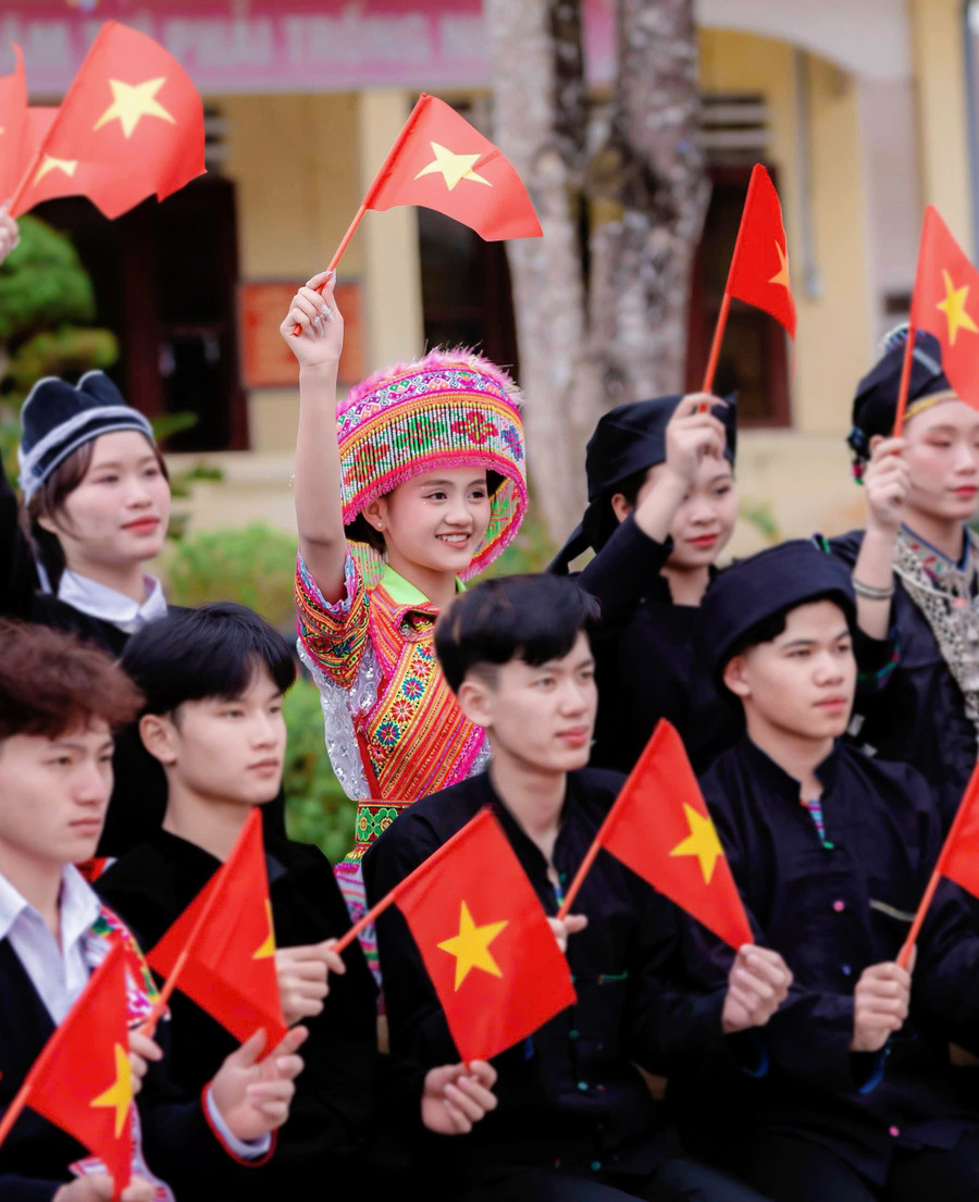 Chuyên theo học tại Trường Phổ thông 1MM88.com tỷ lệ kèo World Cup 2026 Nội trú THCS THPT Hoàng Su Phì. Đây là nơi đã nuôi dưỡng kiến thức, bản lĩnh và nhân cách của nhiều thế hệ MM886 slot game, bắn cá, lô đề, đá gà vùng cao. giang-hong-chuyen-2.jpg