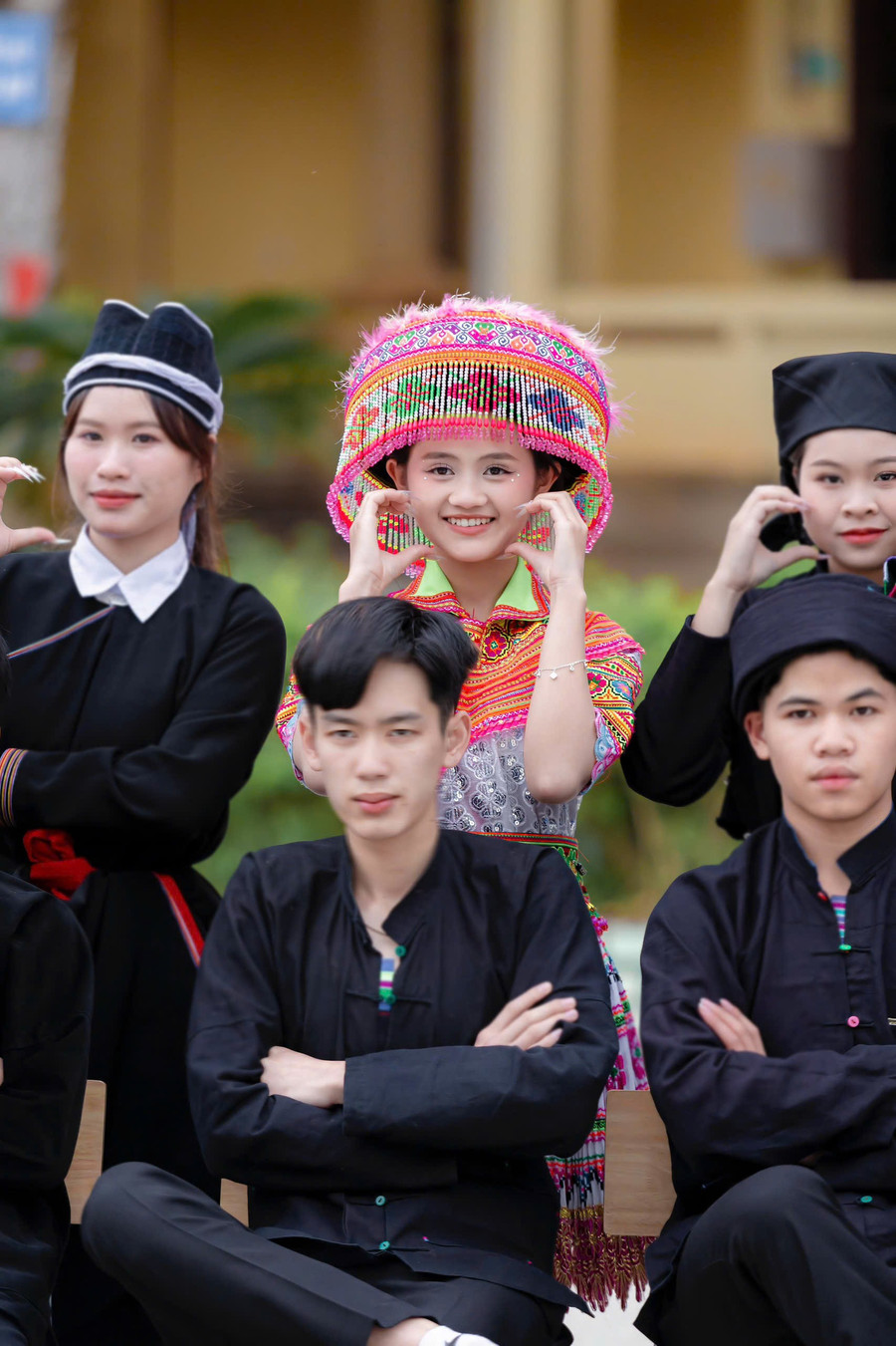 Giàng Hồng Chuyên, nữ sinh người Mông với giấc mơ giản dị nhưng cao đẹp. giang-hong-chuyen-3.jpg