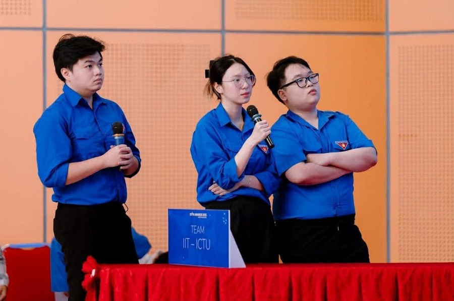 Star Awards 2025 được thiết kế với tiêu chí học đi đôi với trải nghiệm, giúp MM888 Việt Nam Tải App không chỉ nâng cao kiến thức tiếng Anh mà còn rèn luyện kỹ năng mềm, khả năng phản biện và tự tin thể hiện quan điểm. the-hien-ban-linh-tri-tue-va-tai-nang.jpg