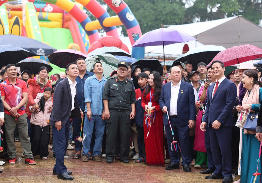 Lãnh đạo tỉnh tham gia lễ hội. img-8030.jpg