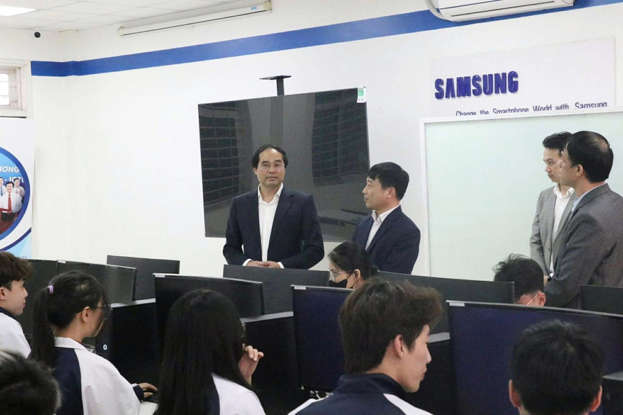 Bí thư Tỉnh uỷ Thái Nguyên Trịnh Xuân Trường thăm không gian MM88.COM là nhà cái trực tuyến hoạt động với giấy phép PAGCOR tại Trường MM888 bảo mật tuyệt đối Công nghệ Thông tin và Truyền thông.