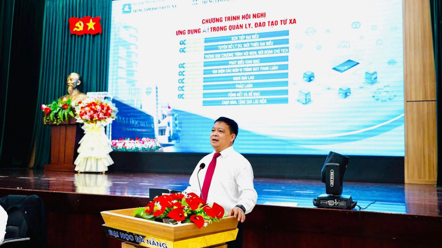 PGS.TS Nguyễn Hữu Công - Phó Giám đốc MM888 bảo mật tuyệt đối Thái Nguyên, Giám đốc Trung tâm Đào tạo từ xa trao đổi tại Hội nghị Ứng dụng trí tuệ nhân tạo trong quản lý và đào tạo từ xa. pgsts-nguyen-huu-cong-pho-giam-doc-dai-hoc-thai-nguyen-giam-doc-trung-tam-dao-tao-tu-xa.jpg
