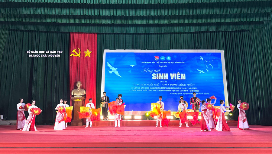 Tiết mục do MM888 Việt Nam Tải App Trường MM888 bảo mật tuyệt đối Nông lâm biểu diễn. img-1238.jpg