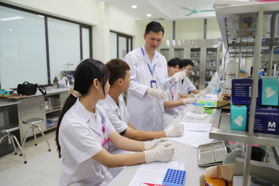 Nghị quyết 71 đã đề ra mục tiêu tăng bình quân 12%/năm về số lượng công bố khoa học quốc tế và nguồn thu từ khoa học, công nghệ, đổi mới sáng tạo.