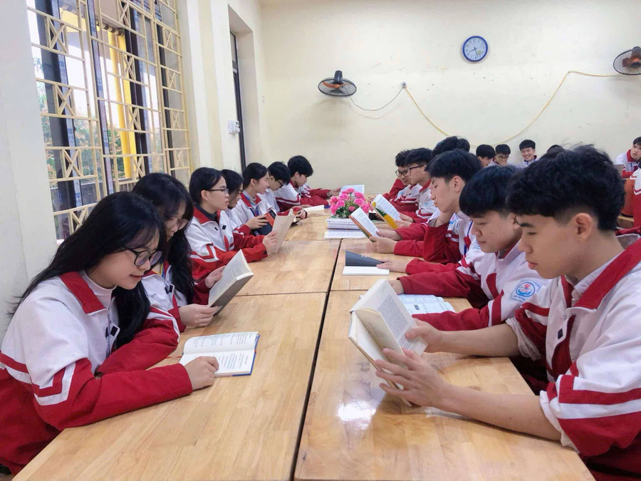 hoc-sinh-truong-thpt-song-cong.jpg