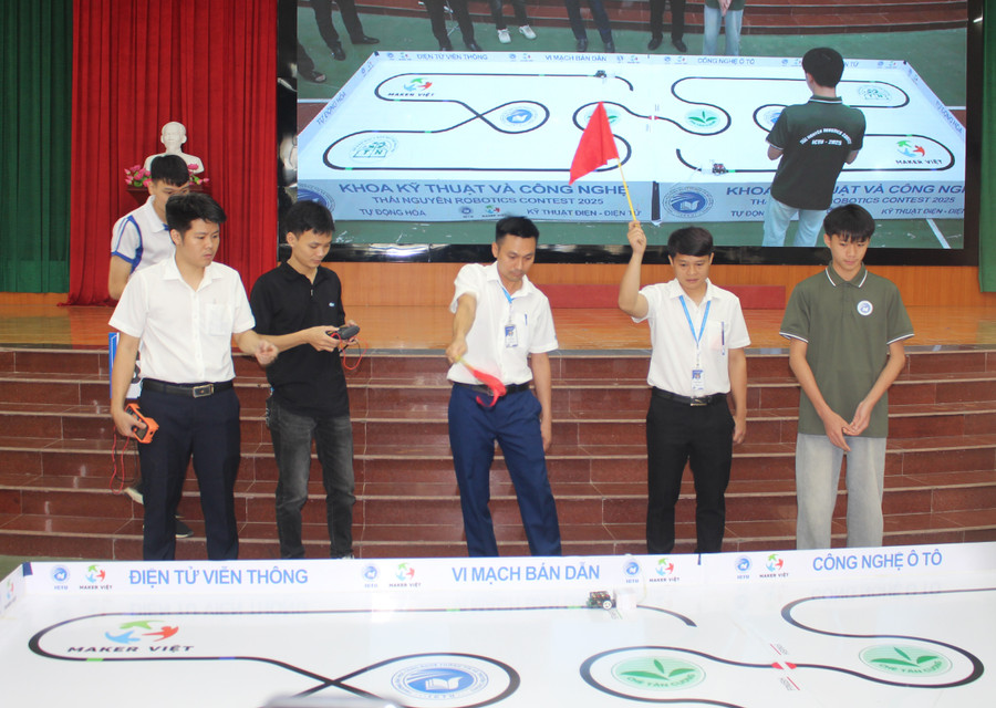 Cuộc thi sáng tạo Robotics. img-1683-3462.jpg