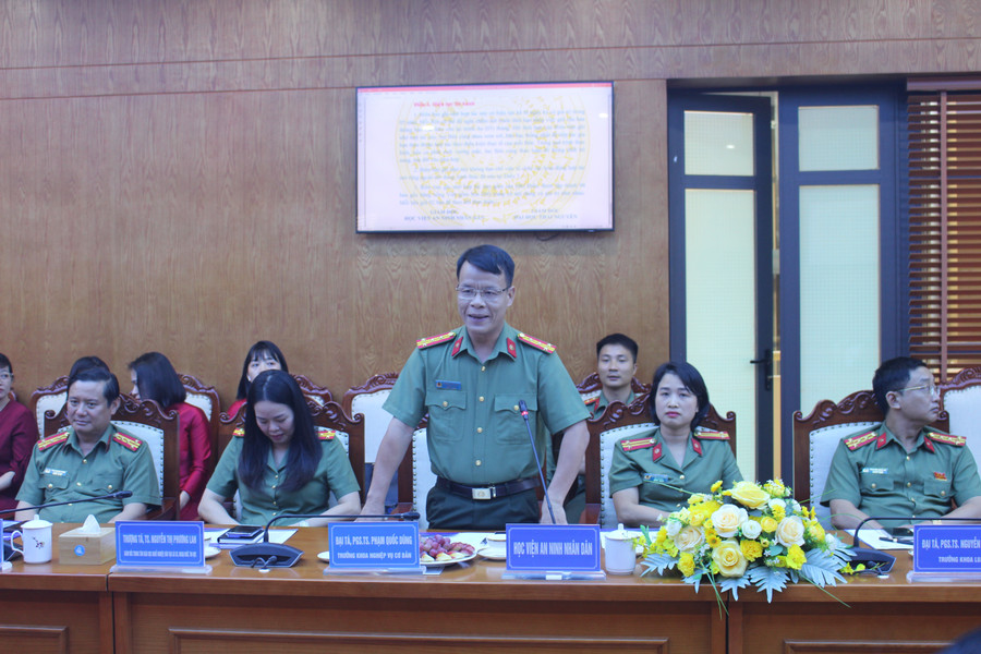 Đại diện Học viện An ninh Nhân dân trao đổi thảo luận. img-2144.jpg
