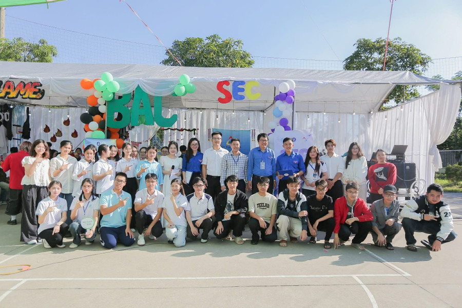 sinh-vien-truong-ngoai-ngu-hao-hung-tham-gia-cac-clb.jpg