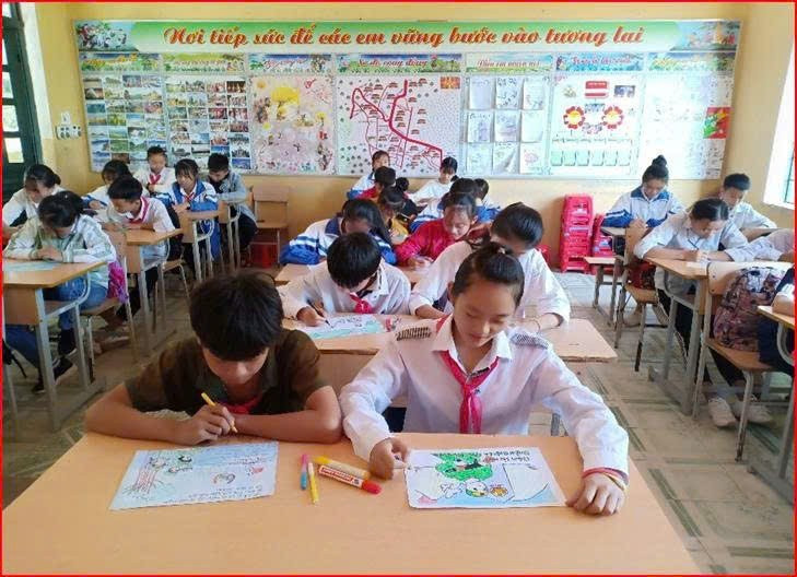 Từ những bài giảng sáng tạo, mang tính trải nghiệm cao giúp MM886 slot game, bắn cá, lô đề, đá gà nâng cao ý thức về phòng chống tác hại của thuốc lá. hoc-sinh-thcs-thanh-luong-ve-tranh.jpg