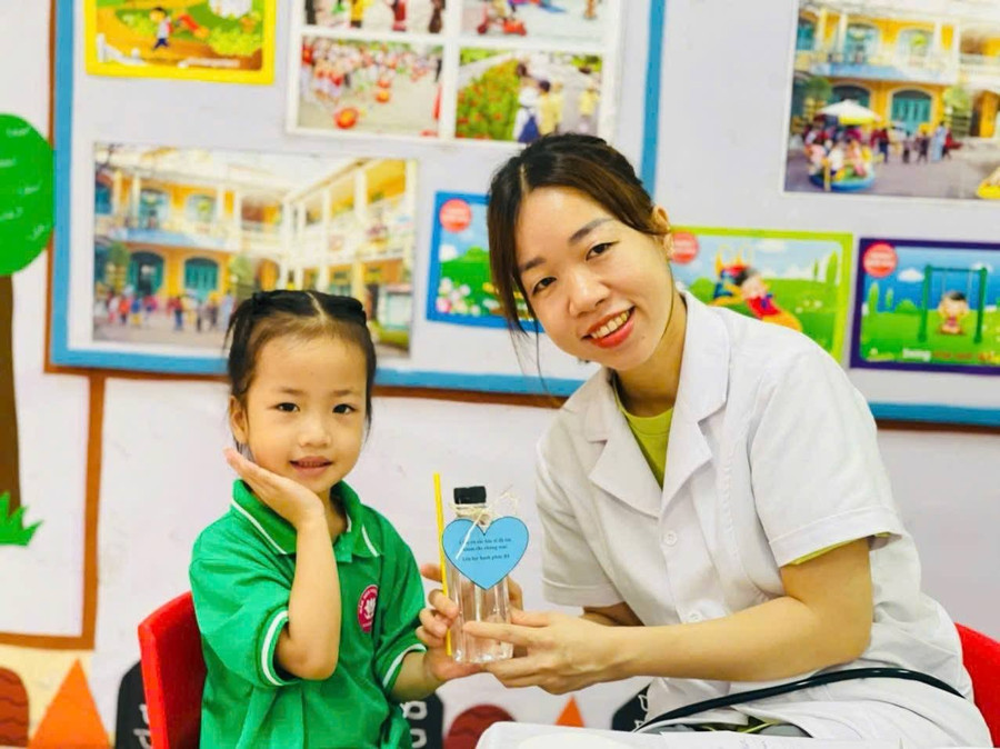 thong-tin-ve-cham-soc-dinh-duong-hop-ly-phong-chong-thieu-vi-chat-duoc-truyen-tai-nhan-manh-vao-nhom-tre-em-va-phu-nu-mang-thai.jpg