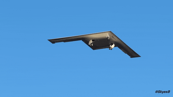 b-21raiderb-2spirittakeoff-ezgifcom-video-to-gif-converter-4-8089-5028-7681-1008-8095.gif