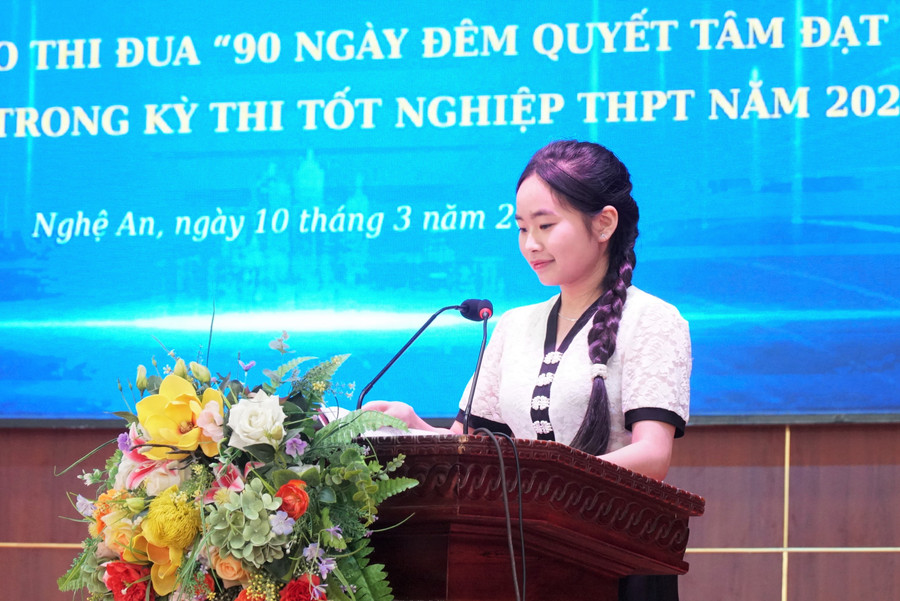 Em Kim Thị Thu Phương, lớp 12A1 Trường Phổ thông DTNT THPT số 2 Nghệ An bày tỏ quyết tâm MM88.COM là nhà cái trực tuyến hoạt động với giấy phép PAGCOR đạt kết quả cao tại MM88 đăng nhập MM88dangnhap nhà cái World Cup 2026. Ảnh: Hồ Lài sn107094.jpg