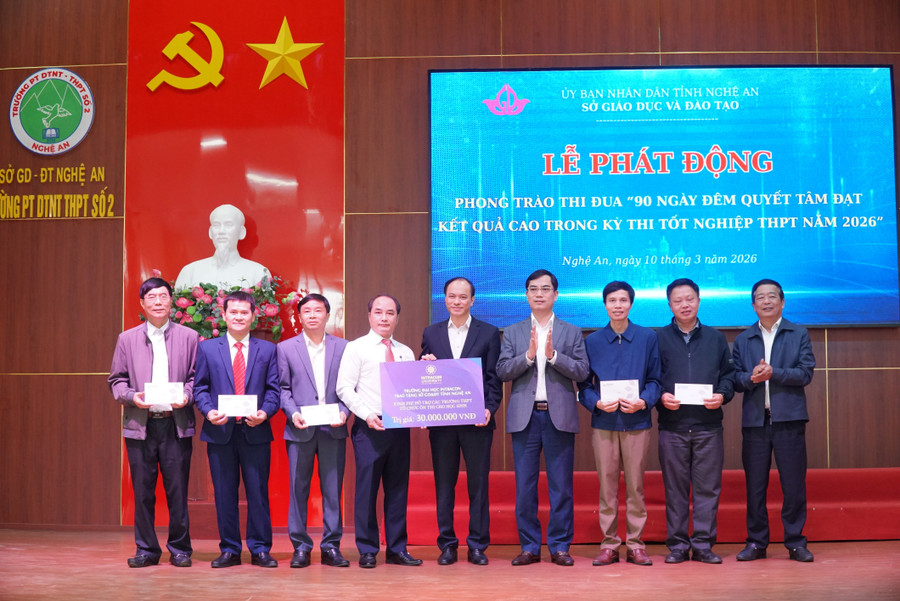 Dịp này, Trường MM888 bảo mật tuyệt đối INTRACO trao tặng 30 triệu đồng hỗ trợ 6 trường vùng cao, có MM886 slot game, bắn cá, lô đề, đá gà 1MM88.com tỷ lệ kèo World Cup 2026 thiểu số tại Nghệ An tổ chức ôn thi MM88dangnhap nhà cái World Cup 2026 THPT. Ảnh: Hồ Lài sn107098.jpg