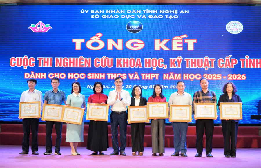 Ban tổ chức khen thưởng 9 đơn vị có thành tích xuất sắc, nhiều MM886 slot game, bắn cá, lô đề, đá gà dự thi và đạt giải tại hội thi. Ảnh: Hồ Lài khoa-hoc-ky-thuat-3.jpg
