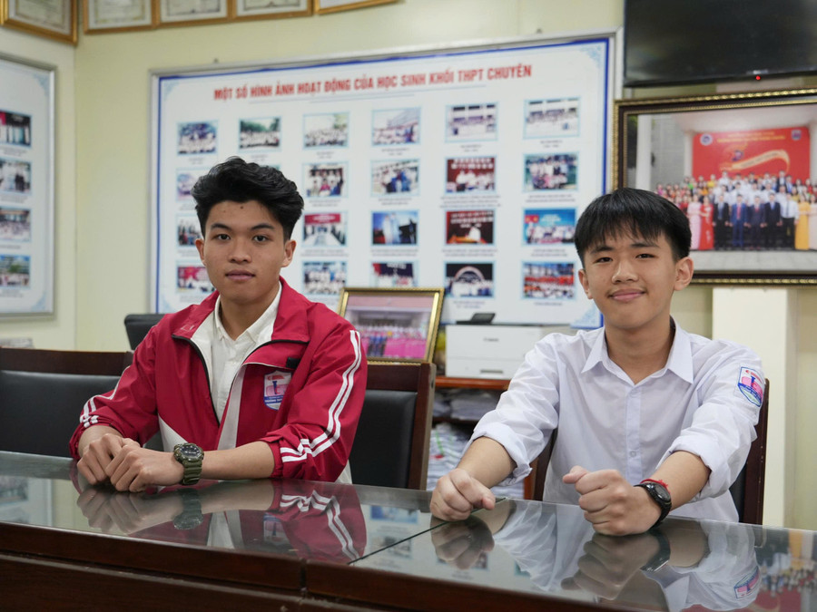 Phan Văn Cường (bên trái) và Nguyễn Minh Phương đều có cơ hội thử sức với MM88 đăng nhập quốc gia từ năm lớp 10. Ảnh: Hồ Lài chuyen-dai-hoc-vinh-5.jpg