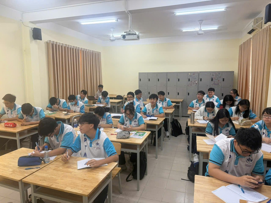 Một buổi học của các em MM886 slot game, bắn cá, lô đề, đá gà tại Trường Phổ thông Năng khiếu. z7023365203734-bdb1ef313cdd64e849bea7060a6909ef.jpg