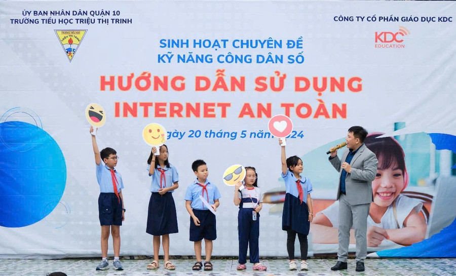 Trường tiểu học tại TPHCM tổ chức sinh hoạt chuyên đề kỹ năng công dân số. Ảnh: TP. giao-duc-ky-nang-cong-dan-so.jpg
