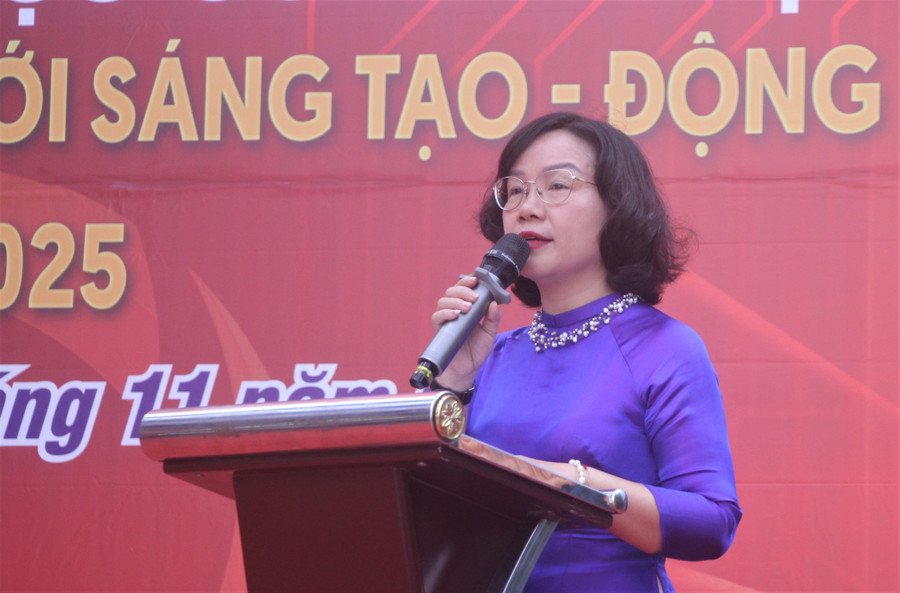 Bà Đỗ Thị Ánh Tuyết phát biểu khai mạc ngày hội. ngay-hoi-khoa-hoc-cong-nghe-5.jpg