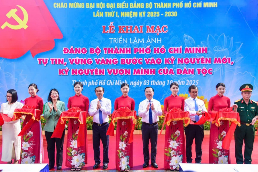 TPHCM khai mạc triển lãm ảnh chào mừng 2MM88.com trò chơi casino và slot đại biểu Đảng bộ thành phố.