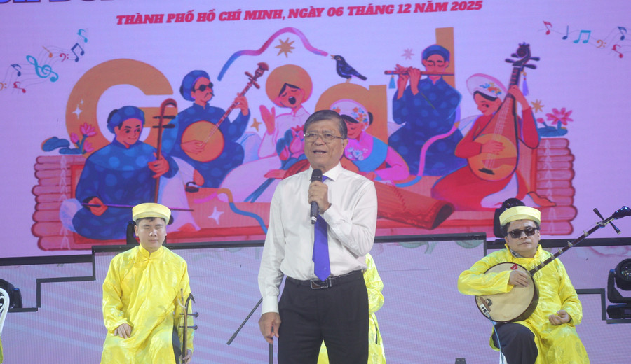 Ông Nguyễn Văn Hiếu, Giám đốc Sở GD&ĐT TPHCM phát biểu tại buổi sinh hoạt chuyên đề. don-ca-tai-tu.jpg