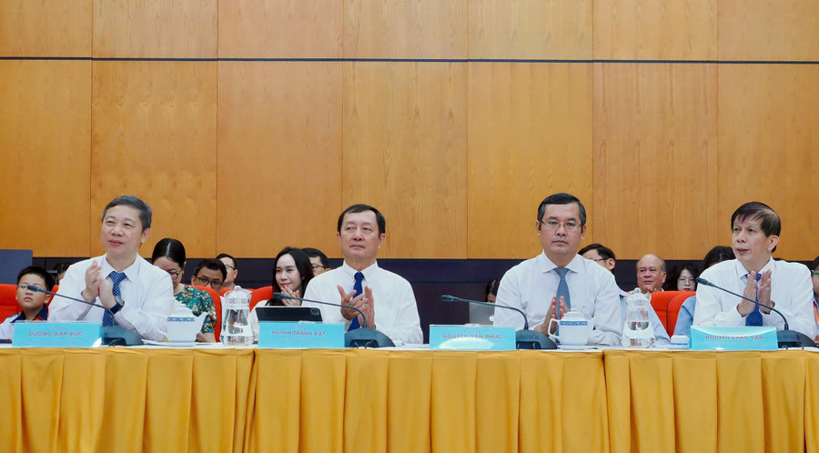 Các đại biểu tham dự tọa đàm. Ảnh: Hoàng Hùng.