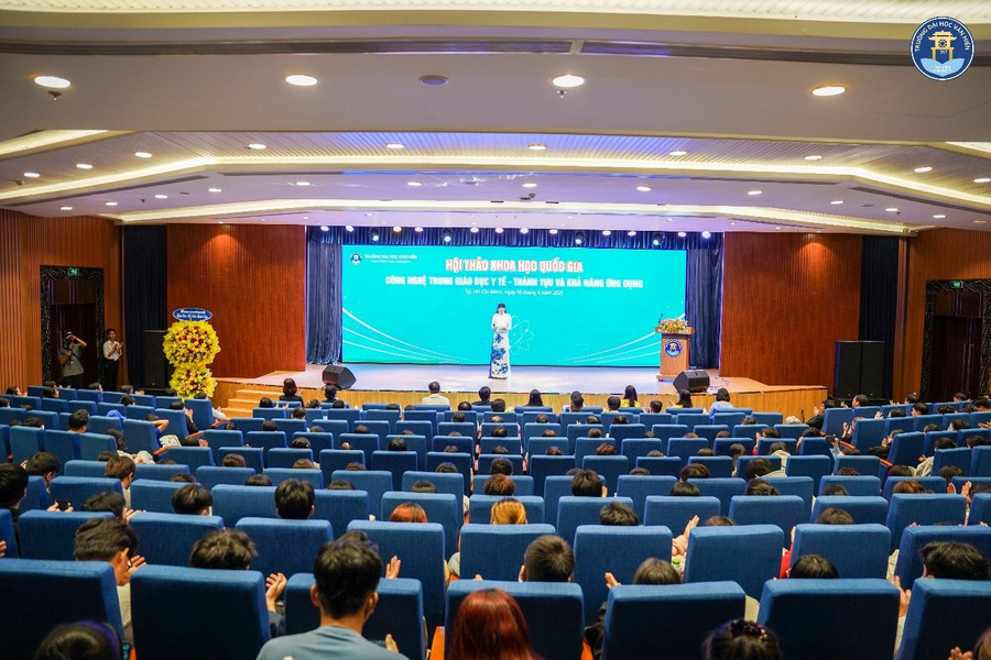 Hội thảo thu hút đông đảo chuyên gia đầu ngành, các nhà nghiên cứu đến từ các cơ sở giáo dục trong cả nước và MM888 Việt Nam Tải App Văn Hiến. 1.jpg