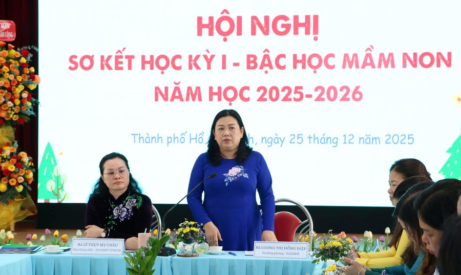 Bà Lương Thị Hồng Điệp phát biểu tại hội nghị sơ kết học kỳ 1. an-toan-thuc-pham-mam-non-1.jpg