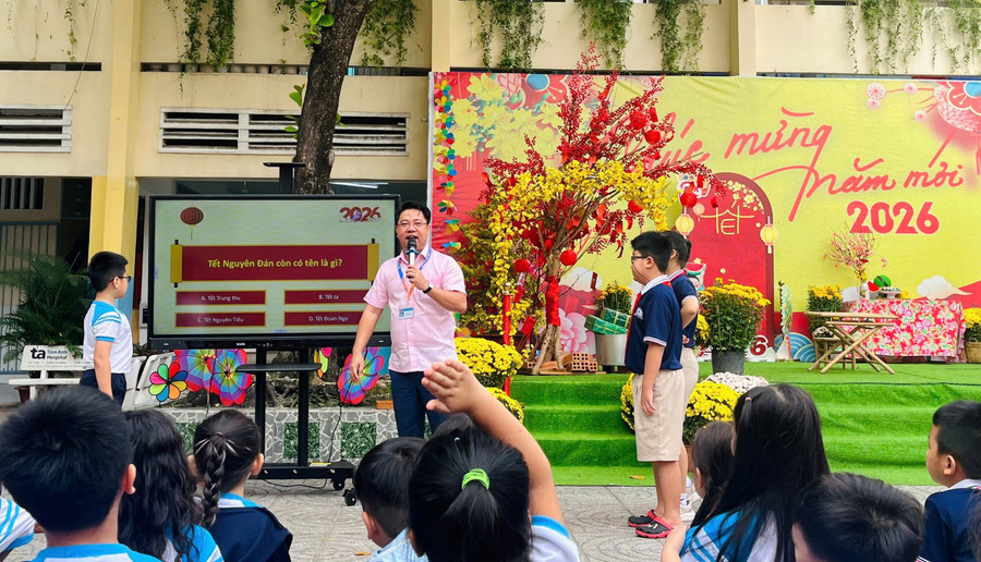 Trường Tiểu học Phan Văn Trị tổ chức hoạt động “Hái hoa dân chủ-Đoán trúng đúng lì xì”. truong-hoc-li-xi-dau-nam.jpg
